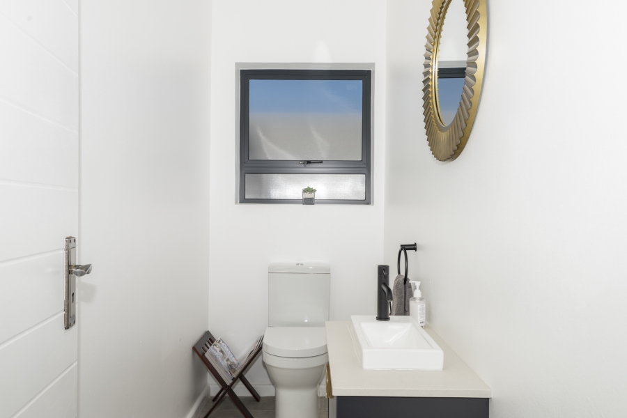 5 Bedroom Property for Sale in Myburgh Park Western Cape